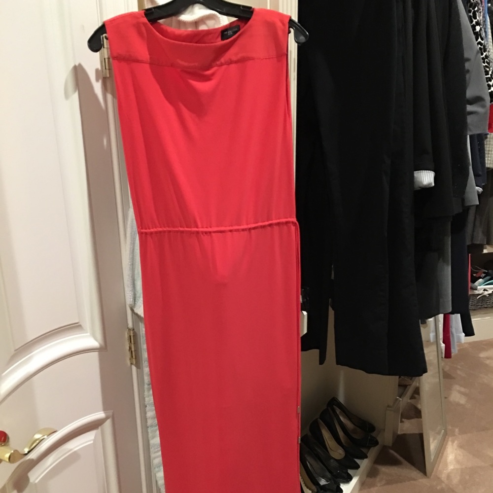 The limited long dress with slit petite